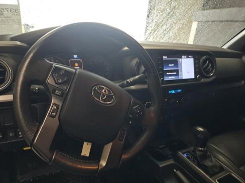 Used 2021 Toyota Tacoma TRD Off-Road w/ Technology Package AWD/4WD image 7