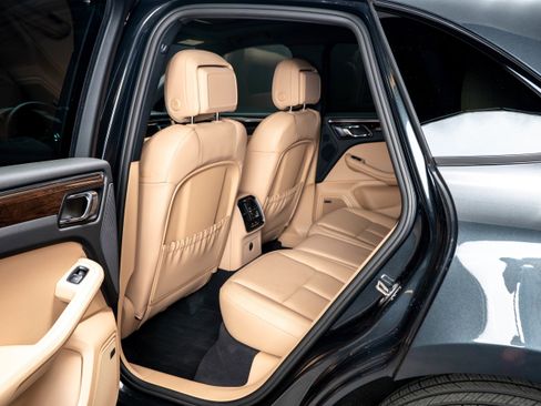 Certified 2025 Porsche Macan AWD/4WD image 38