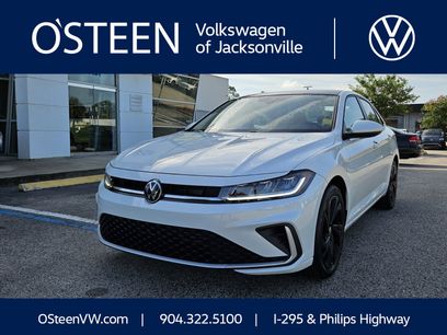 New 2025 Volkswagen Jetta SE w/ Sunroof Package