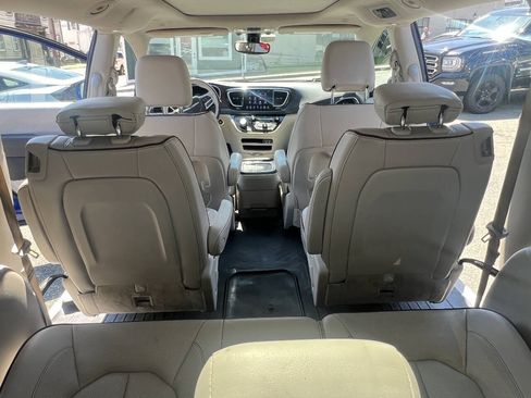 Used 2020 Chrysler Pacifica Limited FWD image 10