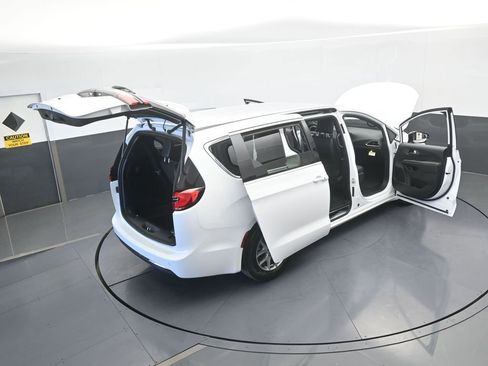 New 2026 Chrysler Pacifica Select image 66