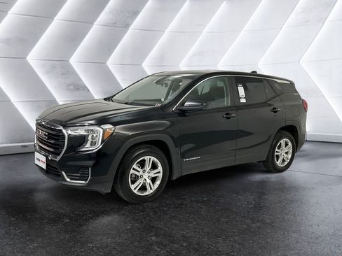 Used 2024 GMC Terrain SLE FWD image 3