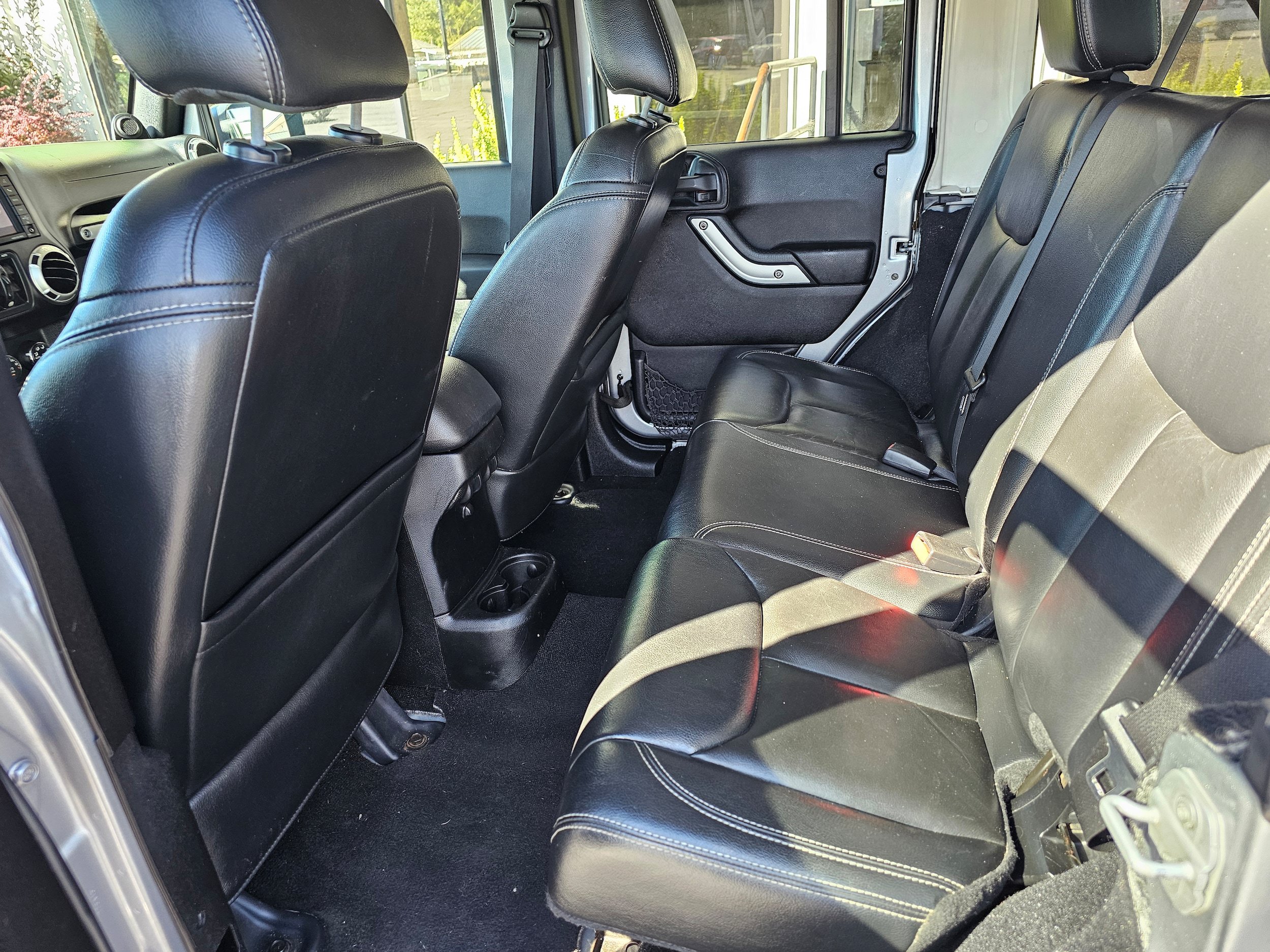 Used 2013 Jeep Wrangler Unlimited Sahara w/ Connectivity Group AWD/4WD image 18
