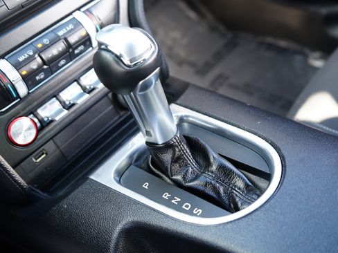 Used 2019 Ford Mustang Convertible w/ Ecoboost Performance Package image 27