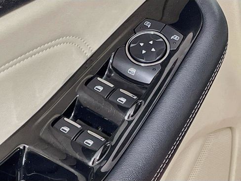 Used 2018 Ford Edge Titanium w/ Equipment Group 301A AWD/4WD image 22