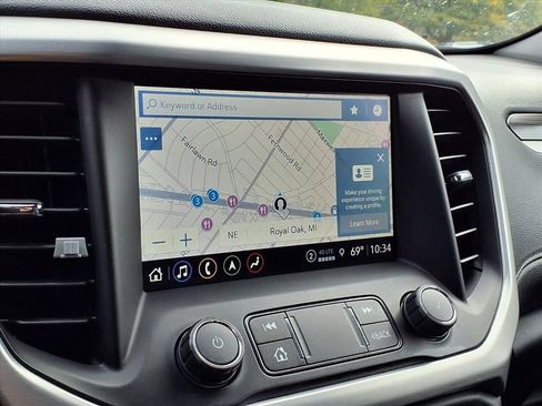 Used 2023 GMC Acadia SLT image 10