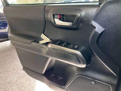 Used 2020 Toyota Tacoma TRD Off-Road image 22