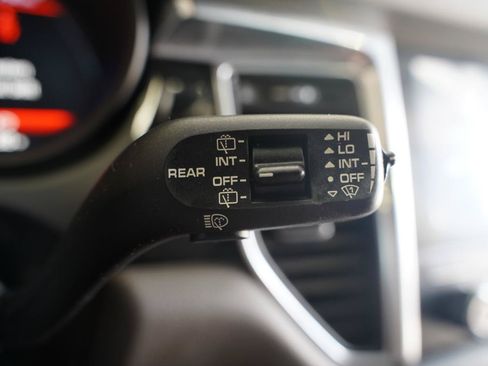 Used 2018 Porsche Macan AWD/4WD image 16