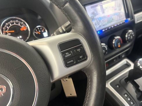Used 2016 Jeep Compass Latitude AWD/4WD image 14