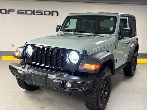 Used 2023 Jeep Wrangler Sport AWD/4WD image 3