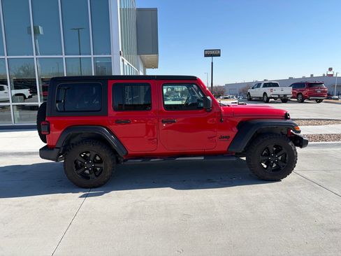 Used 2019 Jeep Wrangler Unlimited Sport image 2