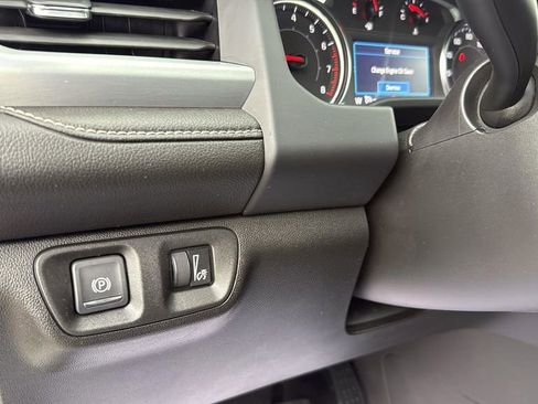 Used 2023 GMC Acadia SLE FWD image 18