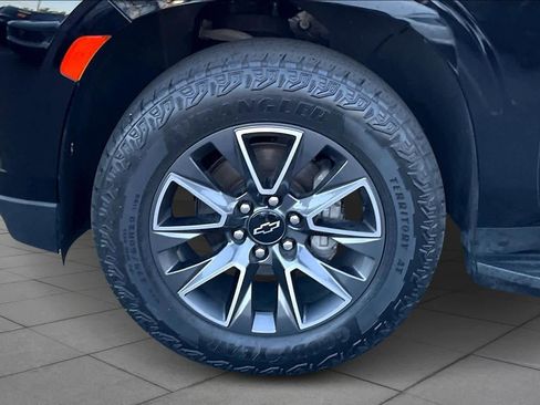 Used 2023 Chevrolet Suburban LT image 9