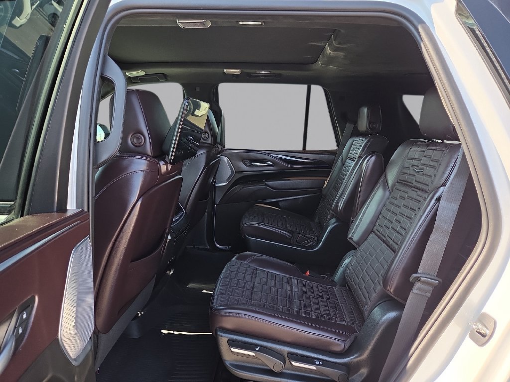 Used 2023 Cadillac Escalade Sport Platinum w/ LPO, Floor Liner Package AWD/4WD image 11