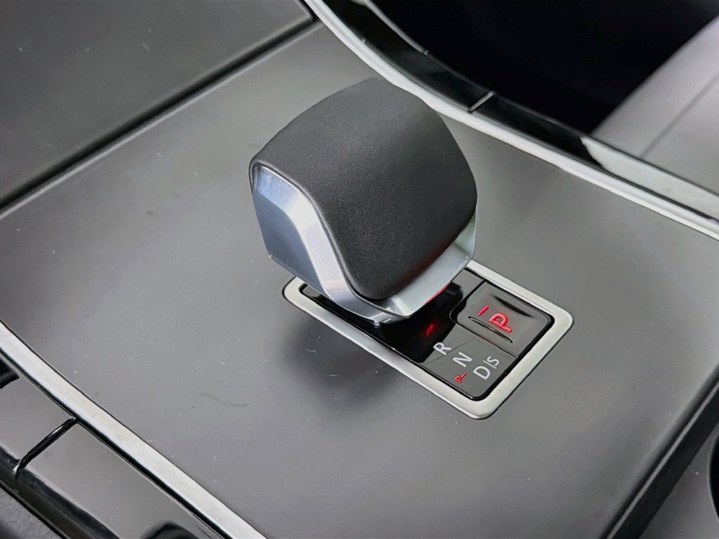 New 2026 Land Rover Range Rover Velar S AWD/4WD image 17