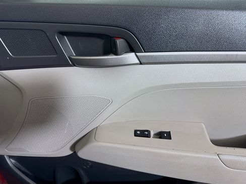 Used 2017 Hyundai Elantra SE image 29