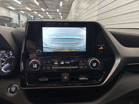 Used 2023 Toyota Highlander LE image 17