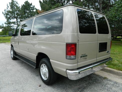 Used 2008 Ford E-350 and Econoline 350 XLT RWD image 6