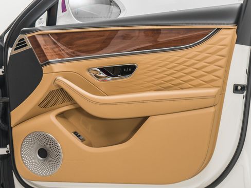 Used 2026 Bentley Flying Spur Plug-In Hybrid image 43