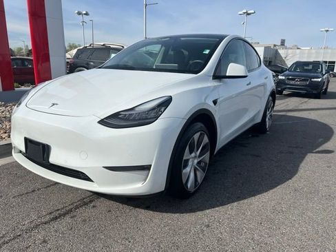 Used 2021 Tesla Model Y Long Range image 2