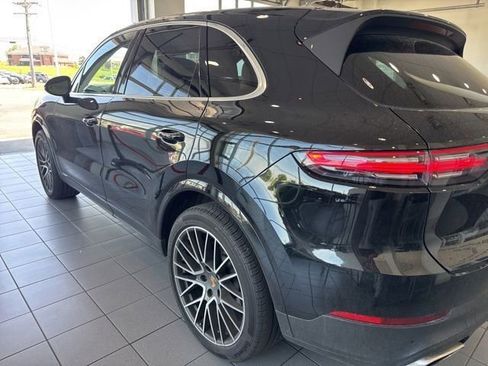 Used 2023 Porsche Cayenne AWD/4WD image 31
