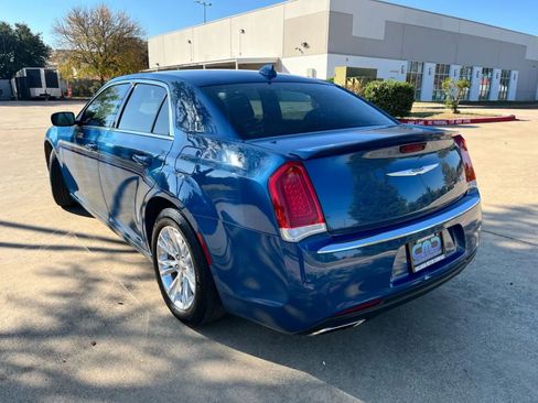 Used 2021 Chrysler 300 Touring w/ Driver Convenience Group RWD image 8
