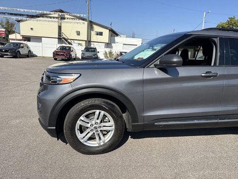 Used 2021 Ford Explorer XLT image 9