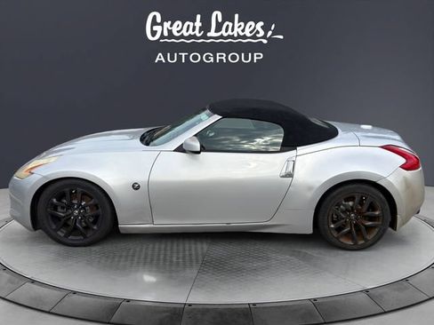 Used 2011 Nissan 370Z Roadster RWD image 2