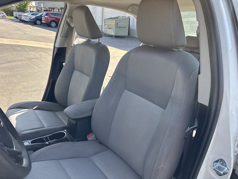 Used 2016 Toyota Corolla LE FWD image 23