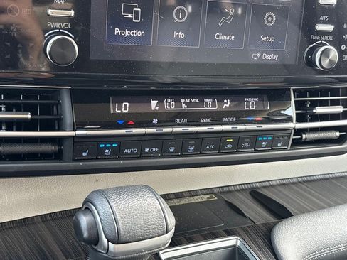 Certified 2023 Toyota Sienna Limited FWD image 13
