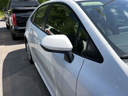 Used 2025 Toyota Corolla LE FWD image 5