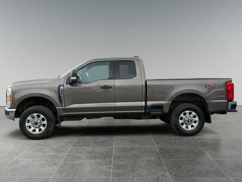 Certified 2023 Ford F250 XLT w/ FX4 Off-Road Package AWD/4WD image 3
