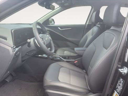 New 2026 Kia Niro EX FWD image 9