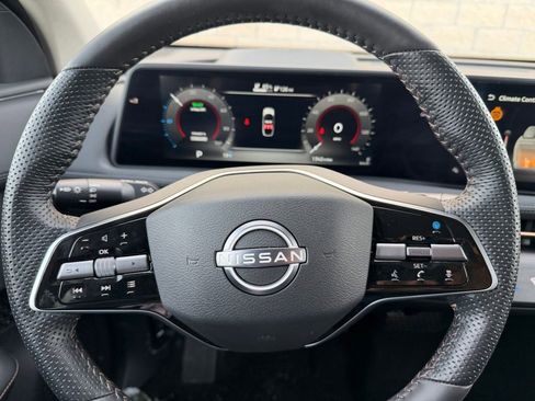 Used 2025 Nissan Ariya AWD image 18