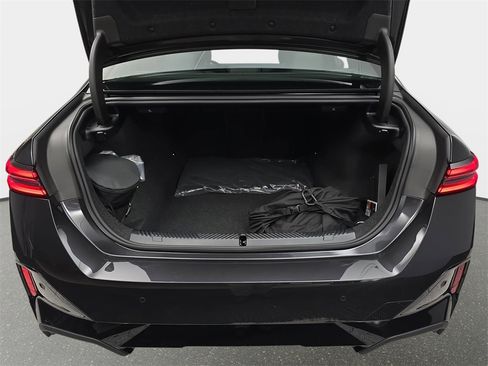 New 2026 BMW 550e xDrive w/ Executive Package image 12