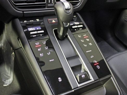 Certified 2026 Porsche Macan AWD/4WD image 29