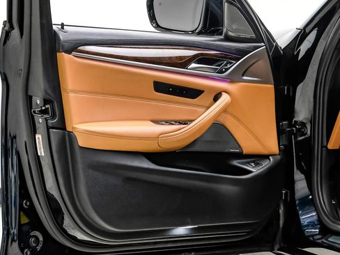 Used 2019 BMW 540i xDrive w/ M Sport Package image 44