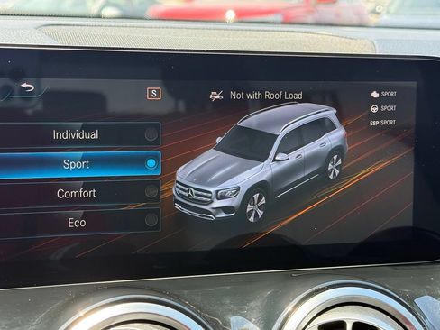 Used 2022 Mercedes-Benz GLB 250 4MATIC image 26