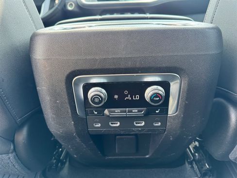 Used 2021 GMC Yukon SLT w/ SLT Premium Package AWD/4WD image 25