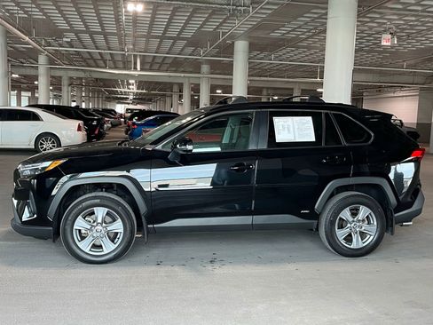 Used 2022 Toyota RAV4 XLE w/ XLE Grade Weather Package AWD/4WD image 7