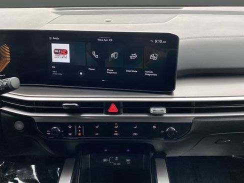 Certified 2025 Kia Sorento LX FWD image 13