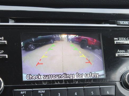 Used 2016 Nissan Rogue SV image 35