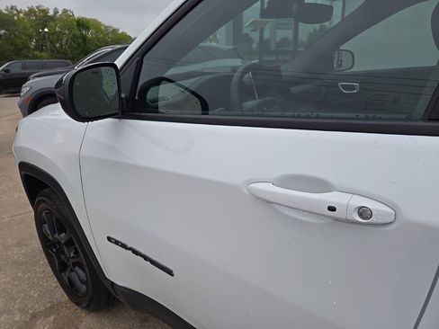 Used 2026 Jeep Compass Latitude image 27