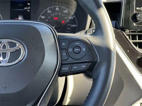 Used 2024 Toyota Corolla Cross LE image 9