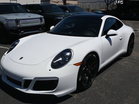 Used 2018 Porsche 911 GT3 RS image 3