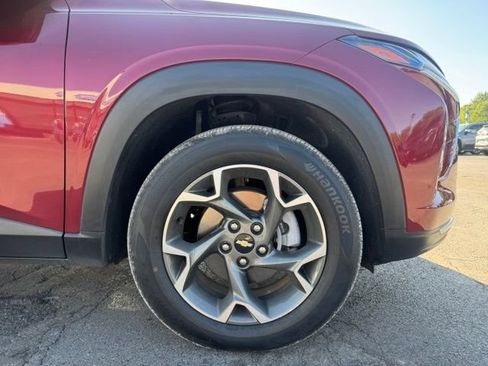 Used 2024 Chevrolet Trax LT FWD image 12