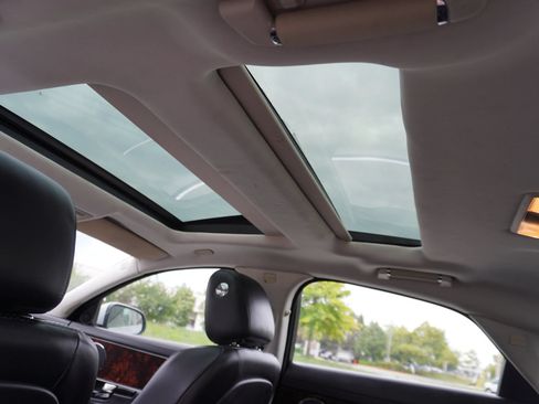 Used 2011 Jaguar XJ RWD image 18