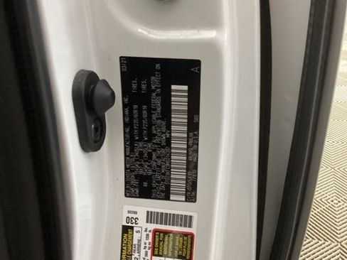 Used 2021 Toyota Sienna Limited image 16