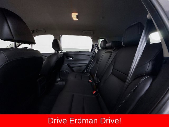 Used 2025 Nissan Rogue SL FWD image 9
