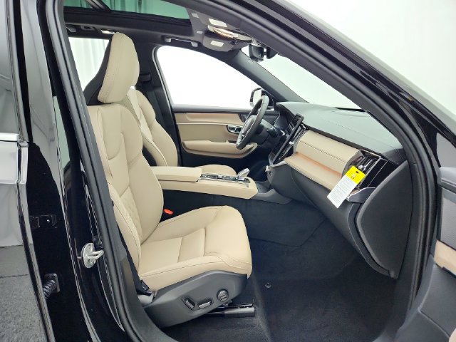 New 2026 Volvo XC90 B6 Plus w/ Protection Package AWD/4WD image 14